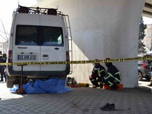Manisa’da Minibüs Motosiklete Çarptı: 1 Ölü