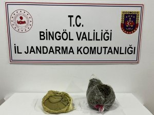 Bingöl’de 2 Kilo Esrar Maddesi İle 70 Kilo Kıyılmış Tütün Ele Geçirildi