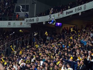 Fenerbahçe Taraftarından Anlamlı Pankart