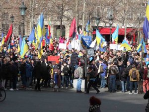 Rusya, Ukrayna Savaşının 1. Yıldönümünde Fransa’da Protesto Edildi