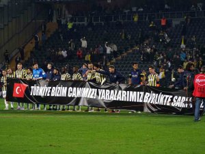 Fenerbahçe’den Maç Sonu Anlamlı Pankart