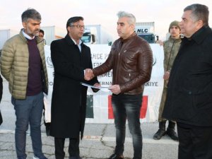 Pakistan’dan Depremzedeler İçin Gelen 21 Tırlık Konvoy Malatya’ya Ulaştı