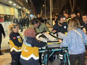 Motosiklet Kamyonetle Çarpıştı: 2 Ağır Yaralı