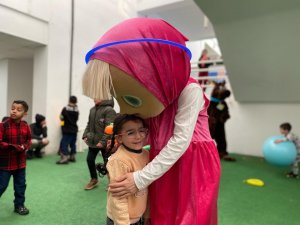 Çocuklar Depremin Acısını Unutmaya Çalışıyor