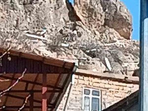 Tehlike Oluşturan Kaya Parçaları İçin Çalışma Başlatıldı