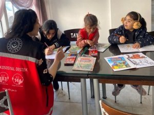 Kırmızı Yelekliler, Depremzedeleri Yalnız Bırakmıyor
