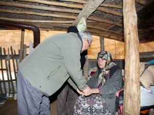 Depremzede Elif Nine Pasaportuna Kavuştu