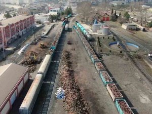 Deprem Bölgesi İçin Toplanan Odunlar Trenle Gönderilecek
