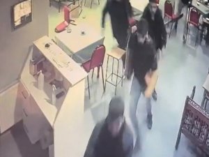 Başı Döndü Deprem Oluyor Sandı, Kıraathaneyi Birbirine Kattı