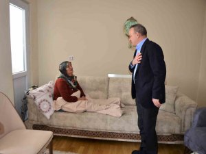 Vali Öner, Depremzedeleri Ziyaret Etti
