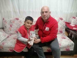 10 Yaşındaki İ̇brahim, Kumbarasındaki Harçlığını Depremzedelere Bağışladı