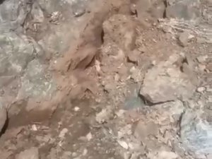 Elazığ’da Zemin Sıvılaşmasının Ardından Bu Kez De Dağlardaki Çatlaklar Dikkat Çekti