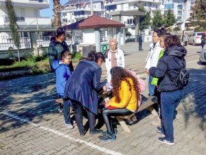 Depremzedeleri Yalnız Bırakmıyorlar