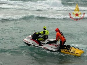 İ̇talya Açıklarında Göçmen Teknesi Battı: 30 Ölü