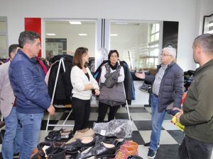 Burhaniye’ De Başkan Deveciler Depremzedeleri Ziyaret Etti