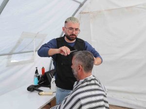 Başakşehirli Berberlerden Afet Bölgesinde Anlamlı Hizmet