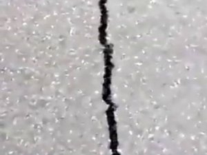 Hatay’da Deprem Anında Asfaltın Açılıp Kapandığı Görüntüler Ortaya Çıktı