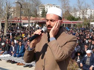 Diyarbakır’da Depremde Hayatını Kaybedenler İçin Gıyabi Cenaze Namazı Kılındı