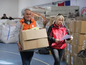 Şile’de Depremzedelerin Yaraları Sarılıyor
