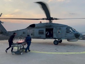 Yaralı Depremzede Askeri Helikopterle Hastaneye Nakledildi