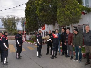 Aydın’a Dönen Arama Kurtarma Ekibi Çiçeklerle Karşılandı