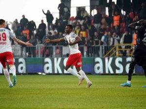 Ümraniyespor 4 Maç Sonra Puan Aldı