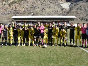 Gümüşhane Ve Bayburt Temsilcilerinden Depremzedeler İçin Dostluk Maçı