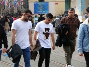Taksim Meydanı Ve İ̇stiklal Caddesi’nde Hafta Sonu Yoğunluğu