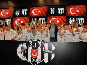 Ahmet Nur Çebi, Depremzede Çocuklarla Buluştu