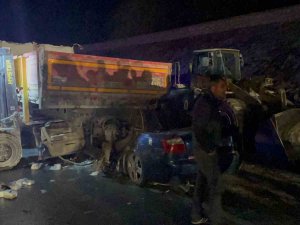Otomobil Tıra Arkadan Çarptı, Sürücü Hayatını Kaybetti