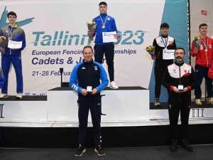 Eskrimci Tolga Aslan Genç Erkekler Kılıçta Bronz Madalya Kazandı