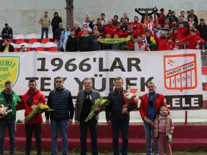 Ayvalık’ta İki Ezeli Rakip Takım Depremzedeler İçin Tek Yürek Oldu