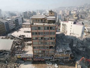 52 Yıl Önce Yapılan Bina Ayakta Kaldı