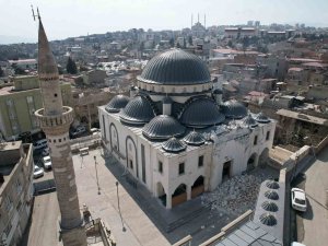 Depremde Hasar Gören Cami Minaresi Tehlike Oluşturuyor