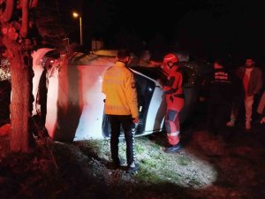 Araçta Sıkışan Vatandaşı İ̇tfaiye Ekipleri Kurtardı