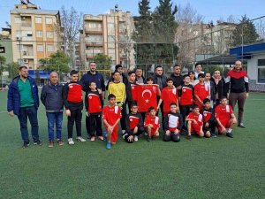 Depremzede Çocuklar, Halı Saha Turnuvasında Moral Buldu