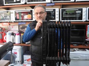 Deprem Bölgesine Gönderilen Elektrikli Isıtıcı Ve Battaniyelerin Stokları Tükeniyor