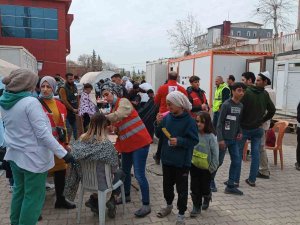 Diyarbakırlı 22 Kuaför, Kahramanmaraş’ta Depremzedelerin Bakımını Yaptı