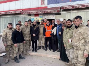 Ak Partili Şahin Tin Depremin Merkez Üstünde Kepenk Açan Esnafla Buluştu