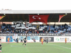 Depremzedeler Yararına Oynanan Dostluk Maçında 700 Bin Tl Hasılat Elde Edildi