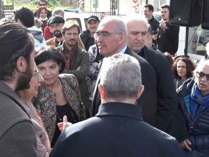 Açlık Grevindeki Doktora Vatandaşlar Da Destek Verdi