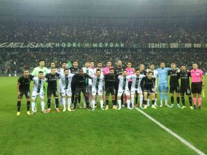 Kocaelispor-sakaryaspor Maçında Depremzedeler İçin 1 Milyon 876 Bin 880 Tl Toplandı