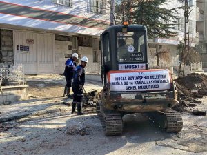 Büyükşehir Ekipleri Deprem Bölgesinde Altyapı Tamiratı Gerçekleştiriyor