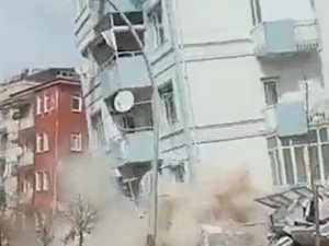 5.6’lık Depremde Binaların Yıkılma Anı Kameraya Yansıdı