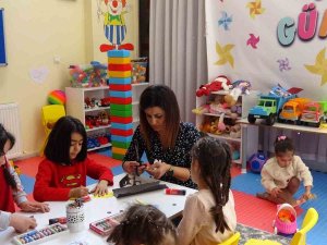 Siirt’te Depremzede Çocuklara Verilen Eğitimle Yaşadıkları Travma Atlatılmaya Çalışılıyor