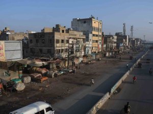 Pakistan’da Esnaf Kepenk İndirdi
