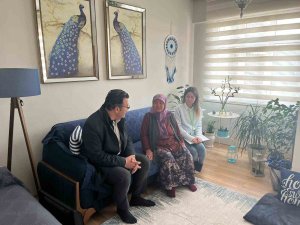 İ̇zmit Belediyesi Depremzedeleri Yalnız Bırakmıyor