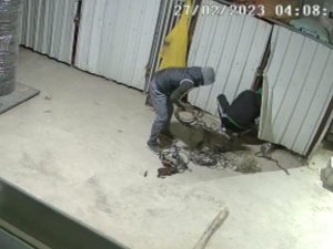 Bursa’da Makine Hırsızları Kameraya Yakalandı