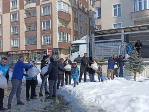 Ağrı’dan 11. Yardım Tırı Afet Bölgesine Gönderildi