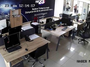 Elazığ’da Deprem Anı Bir Televizyonun Güvenlik Kamerasına Yansıdı